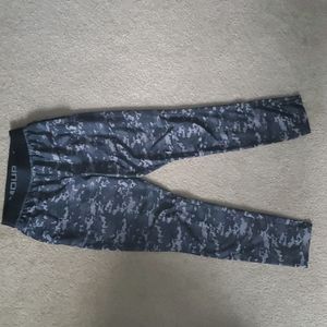Medium Under armour camo athletic pants